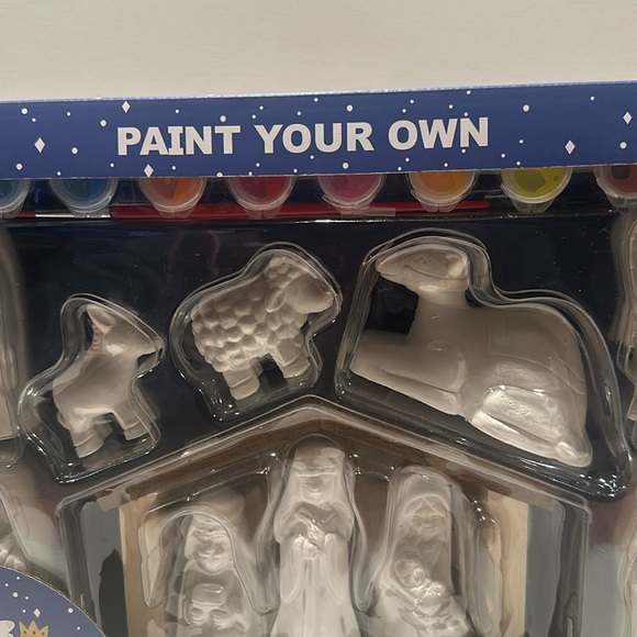 PAINT YOUR OWN 20 Piece Plaster Nativity Set. - Picture 6 of 6